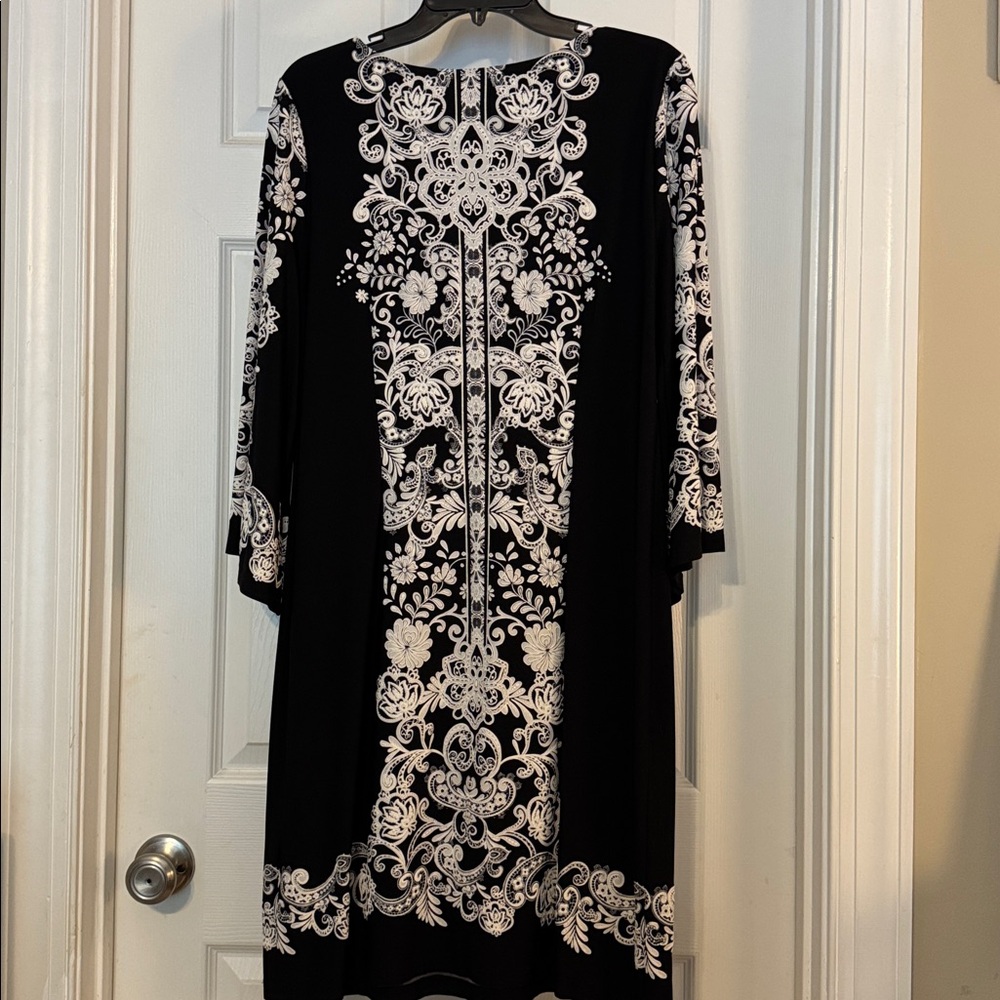 Studio One Monochrome Patterned Dress - Picture 5 of 7